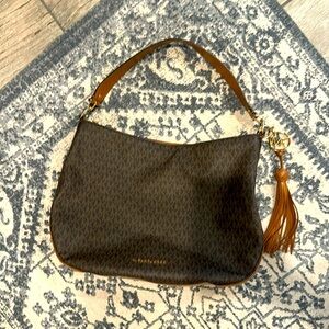 Michael Kors Shoulder Bag/Hobo style bag excellent condition DISCOUNTED SHIPPING